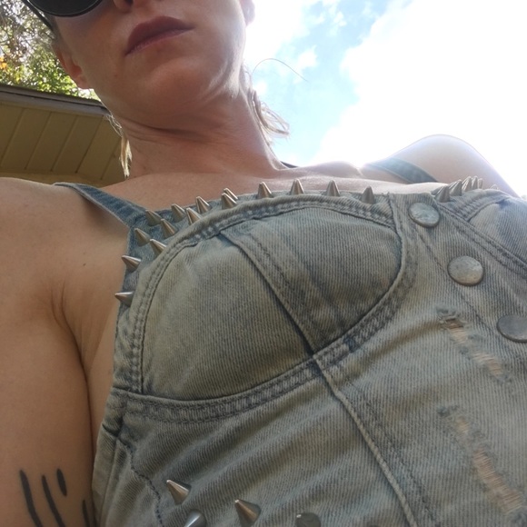 Spike studded distressed denim top - Picture 6 of 7